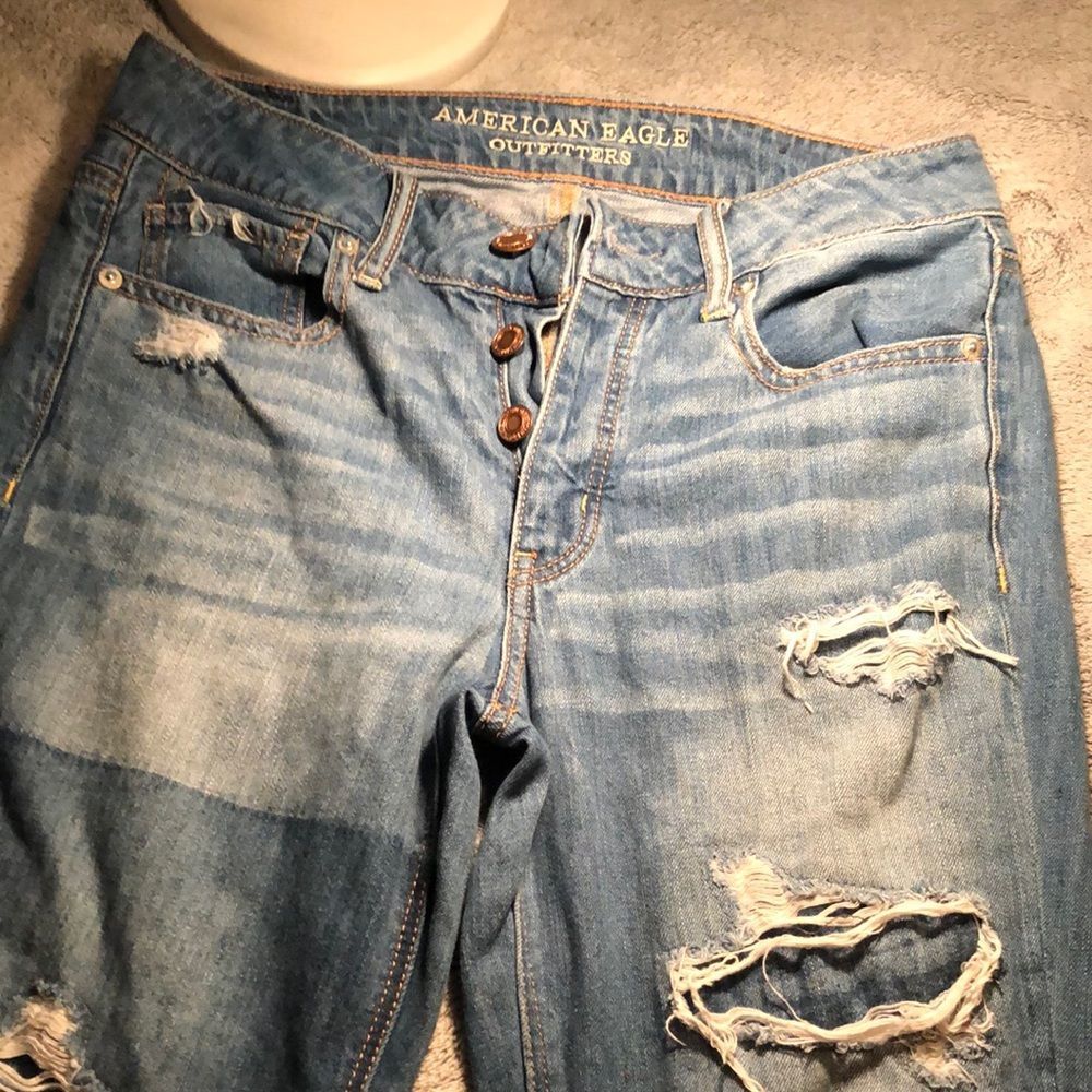 AE Tomgirl Jeans Medium Wash Distressed High-Rise Jeans/sz 2/ Patches/Straight
